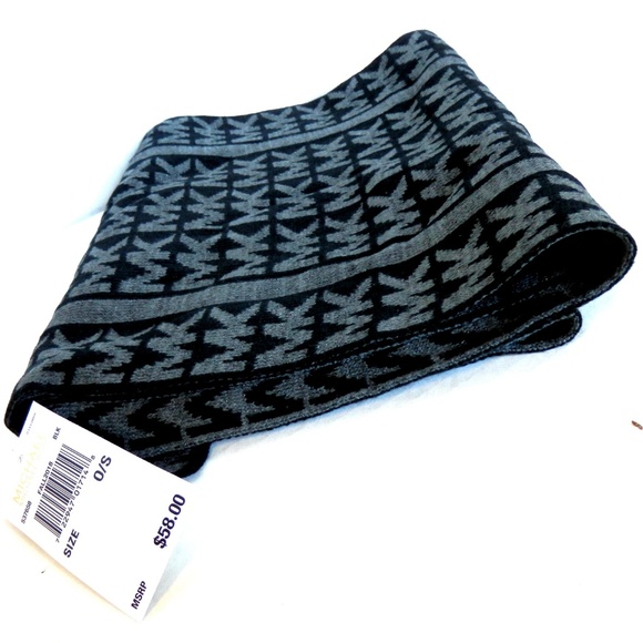 Michael Kors Linear Logo Collection Scarf   NWT - Picture 3 of 5